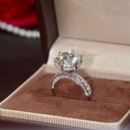 Nhẫn nụ đính kim cương Six Wings N168.262