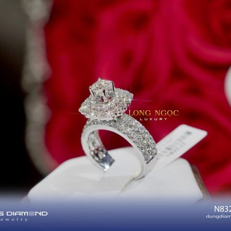 Nhẫn nụ hoa đính kim cương N832.12