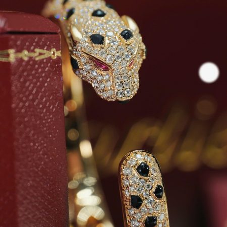 Vòng tay dáng Leopard cá tính đính KC V118.16