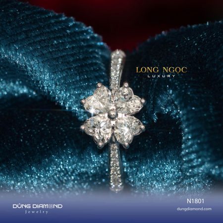 Nhẫn hoa 4 cánh đính KC N1801