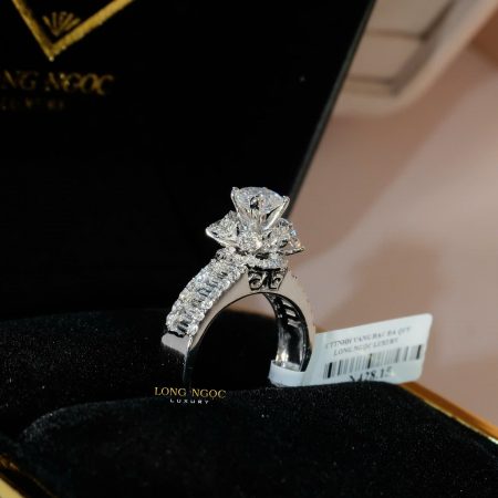 Nhẫn Timeless Bloom Ring đính KC N428.15